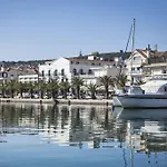Ξενοδοχείο με διαμερίσματα Marina 4*