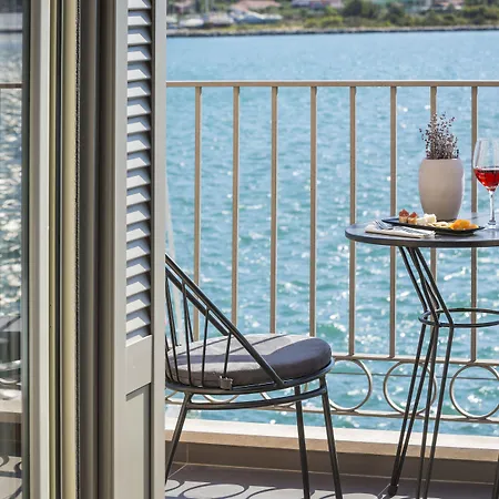 Ξενοδοχείο με διαμερίσματα Marina