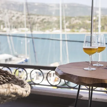 Marina Aparthotel 3*