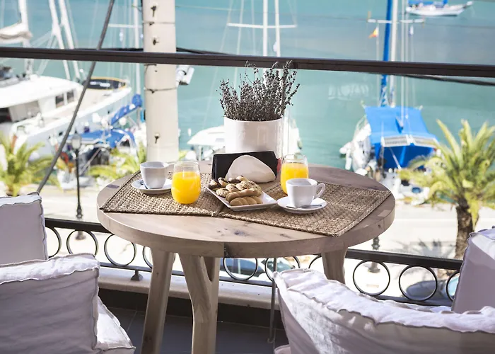 Marina Aparthotel 4*