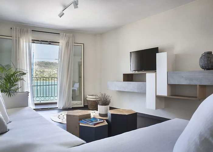 Marina Aparthotel 4*